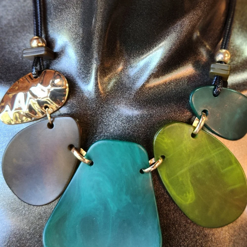 Green, Olive and Goldtone Statement Necklace with Earrings Set - Picture 4 of 15